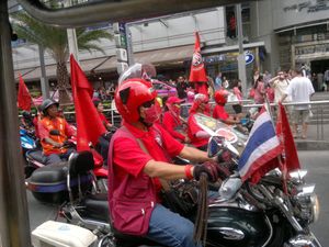 Rauklddir stuningsmenn Thaksins marsera  Bangkok  mars 2011